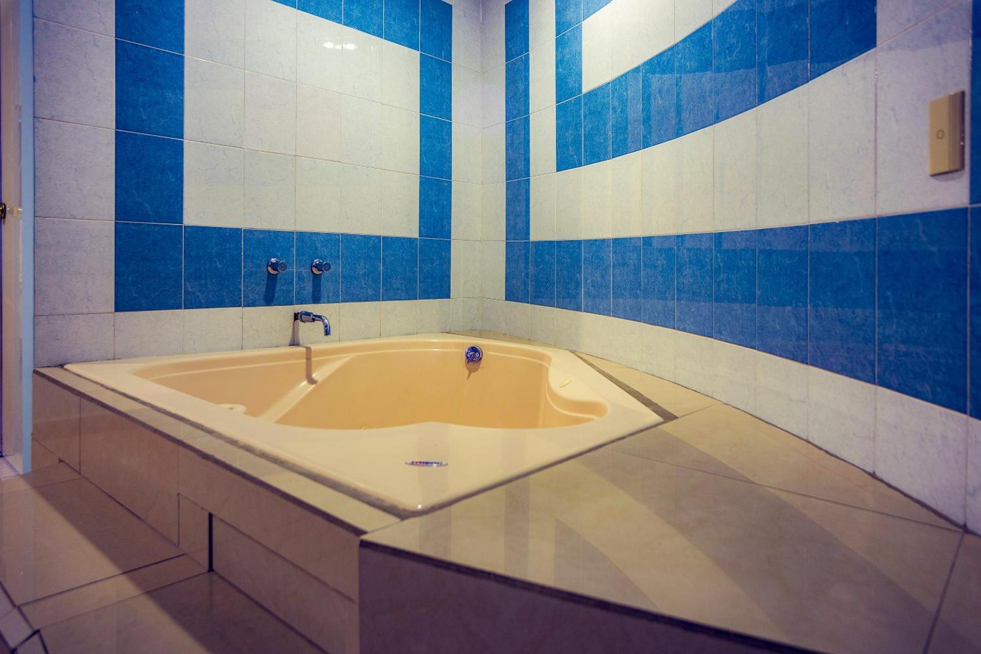 Capital O Hotel Diro, Μοντερέι Εξωτερικό φωτογραφία